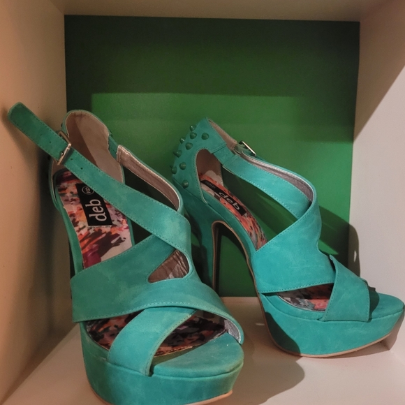Deb Heels - Picture 3 of 9